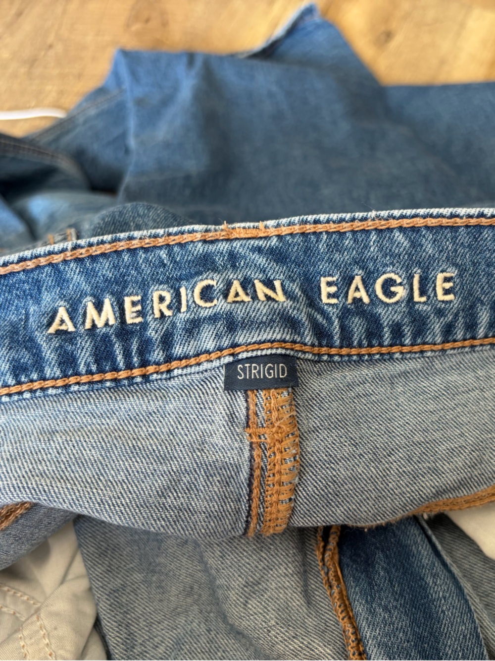 American Eagle Dreamy Drape Strigid Low-Rise Ultra Wide-Leg Jeans - Picture 3 of 12